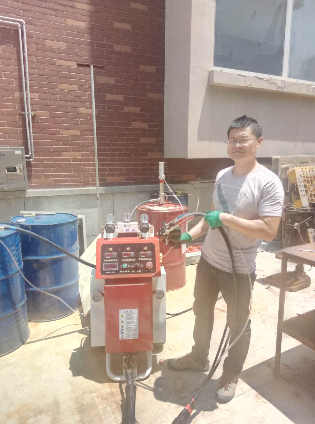 JHBW-A200在徐州房车聚氨酯填充设备现场