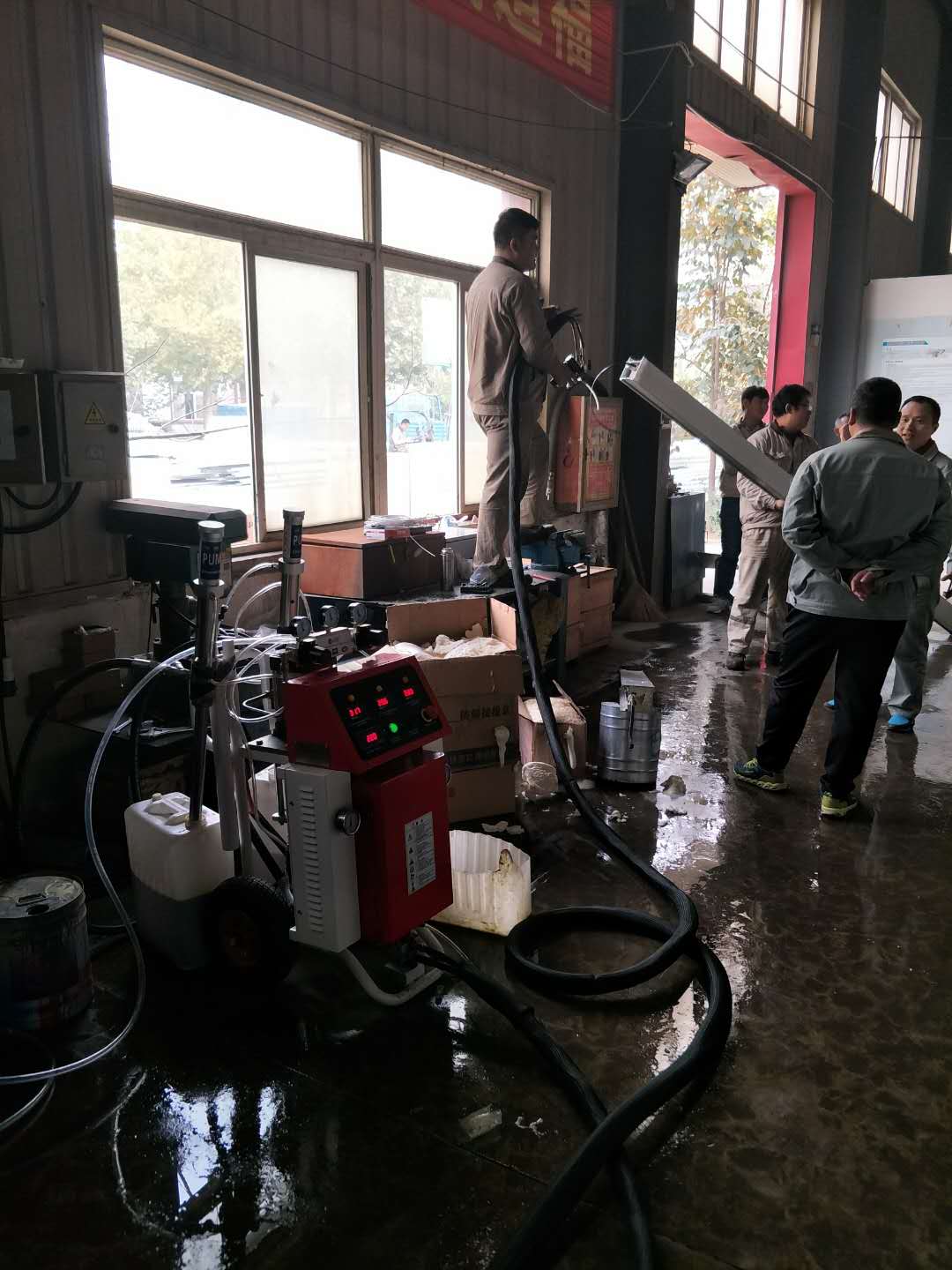 聚氨酯喷涂机